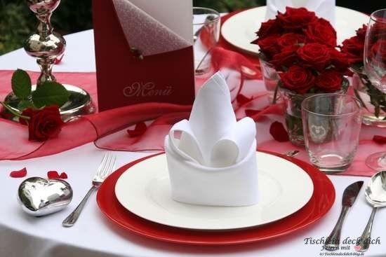 Tischdekoration zum Candlelight Dinner oder Heiratsantrag im Detail