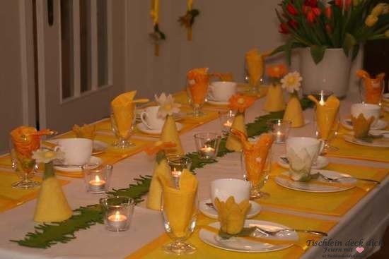 frühlingshafte Tischdekoration in gelb