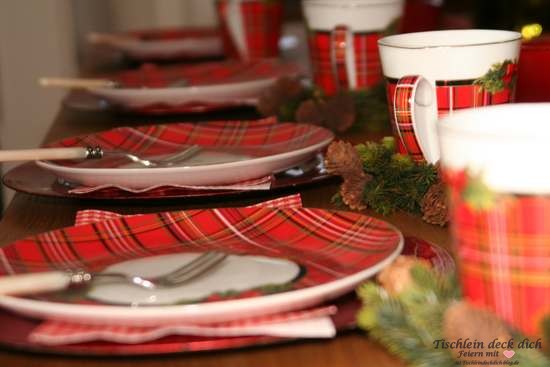 Tischdekoration Weihnachten im Schottenrock Detail