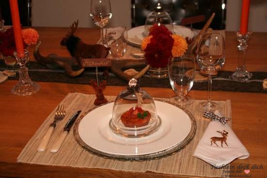 Herbstliche Tischdekoration Hirsch mit Glashauben