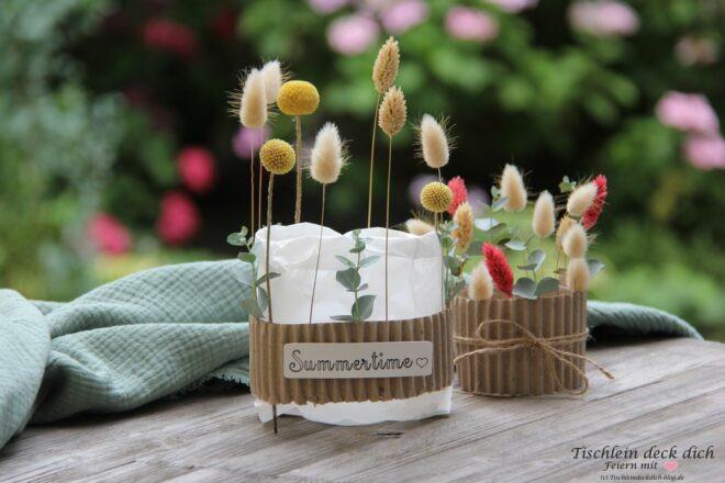 DIY mit Butterbrottüte und Wellpappe und Trockenblumen